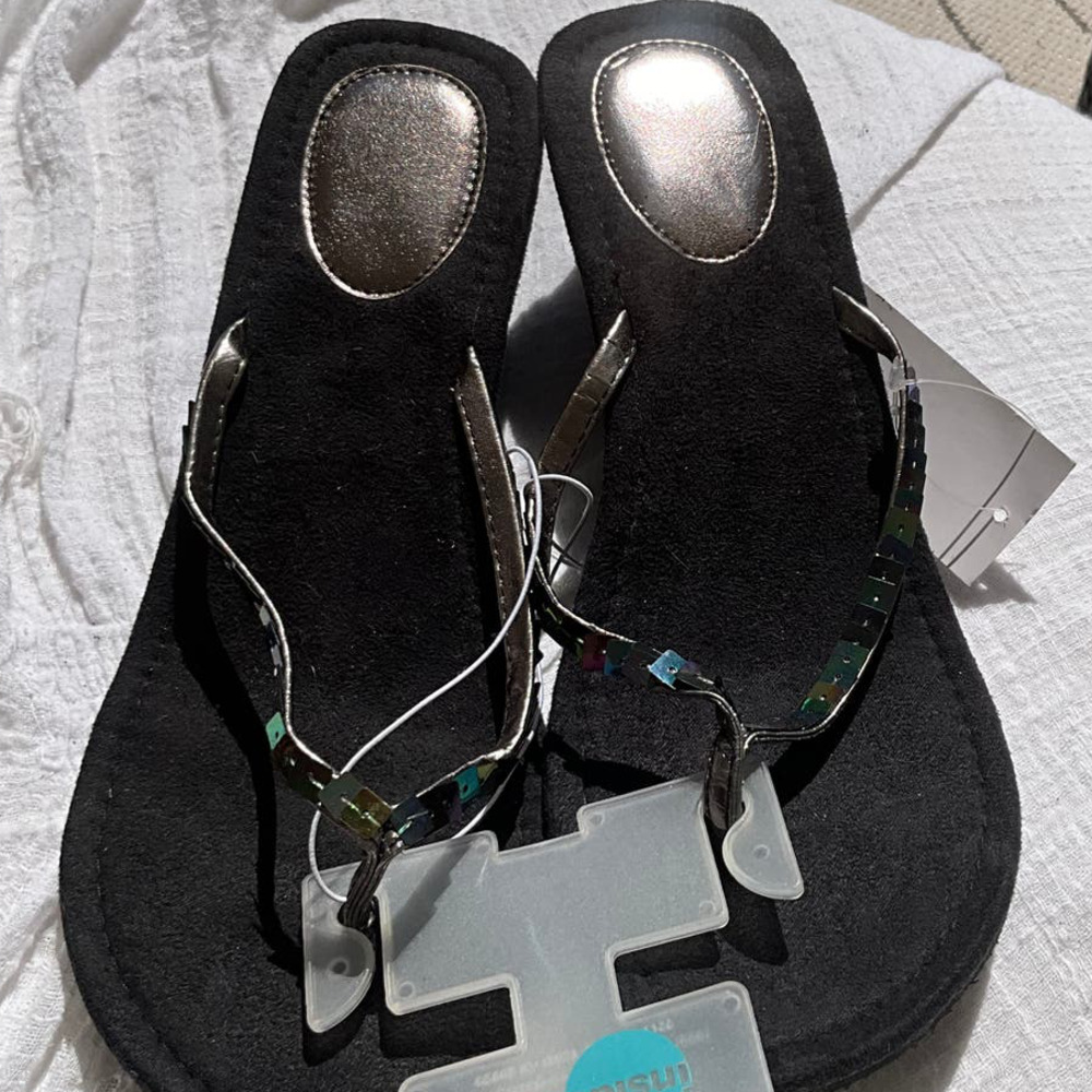NOS Macy’s Discontinued Brand Wedge Flip Flop 9